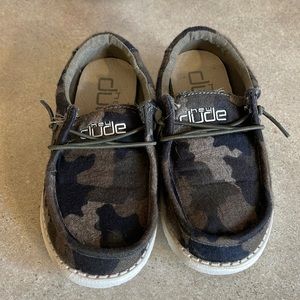 Kids size 11 hey dudes